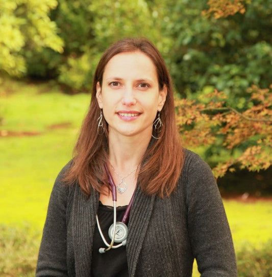 image of Lela Altman with an outdoor background